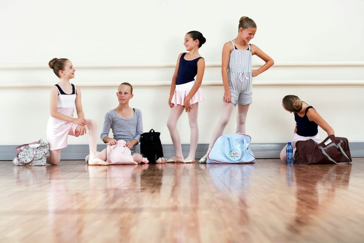 Élèves dans le studio avant le début du cours