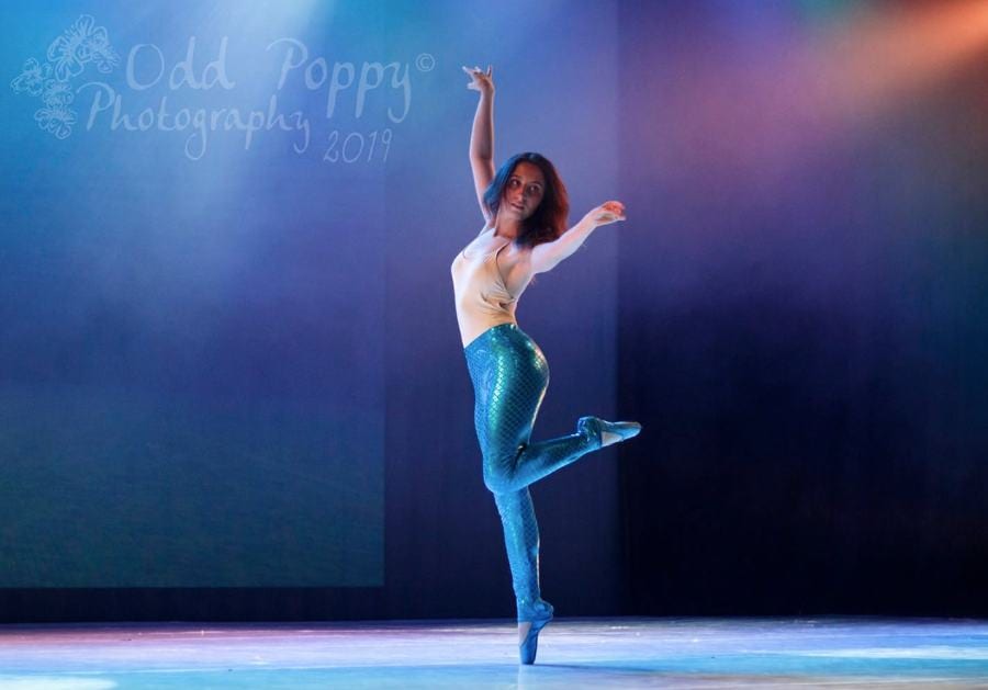 Travail sur pointes en lumière bleue